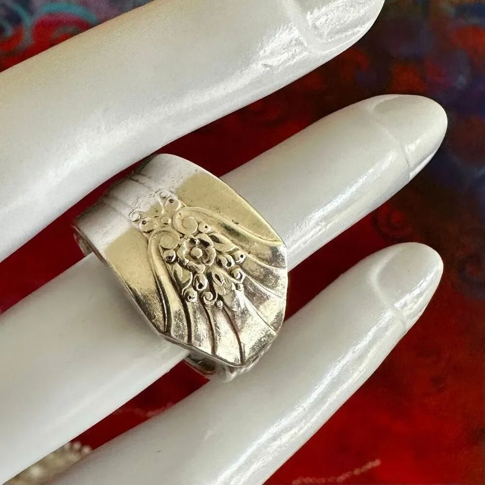 Vintage Wm. Rogers Silver plated Spoon Ring – Ornate Floral Design